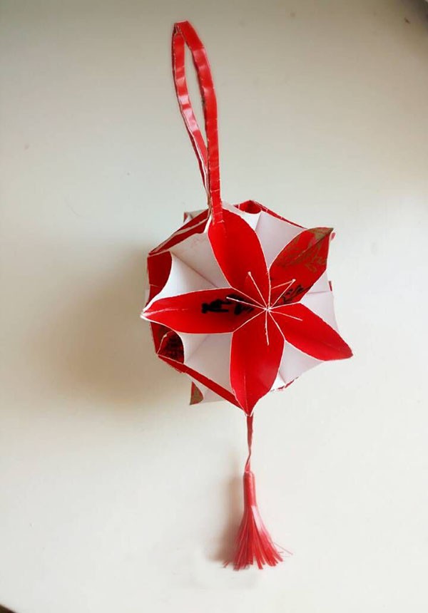 Appreciation of handmade origami DIY beautiful red lanterns