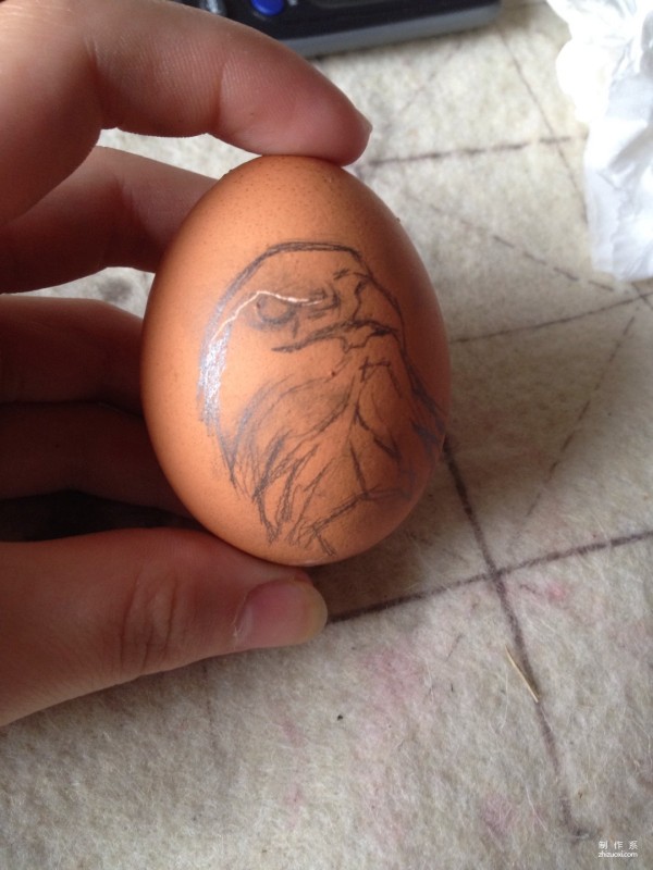 Fun and creative DIY eggshell carving pattern method