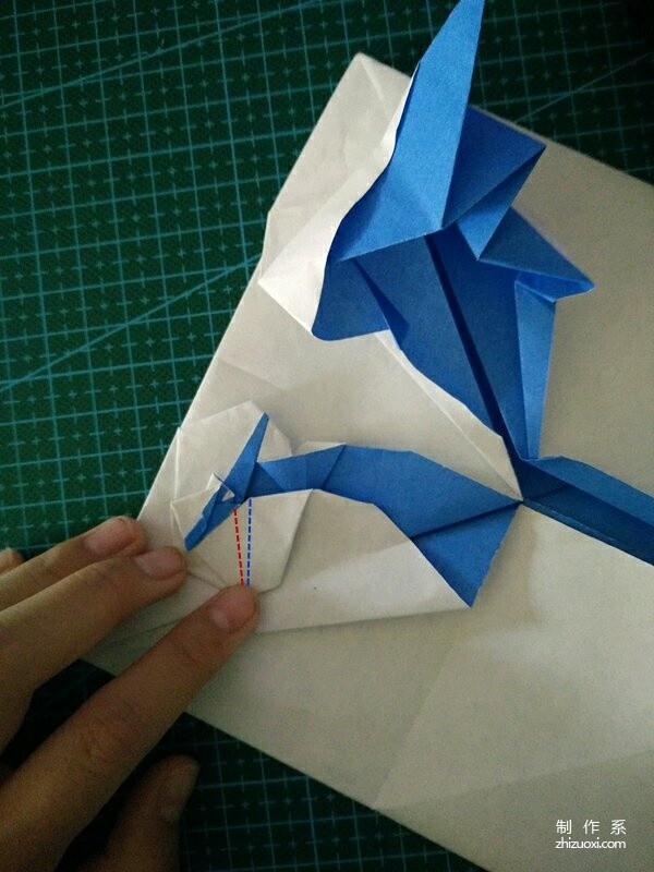 Detailed illustrated tutorial on hand-made origami of creative origami flat dragon pattern