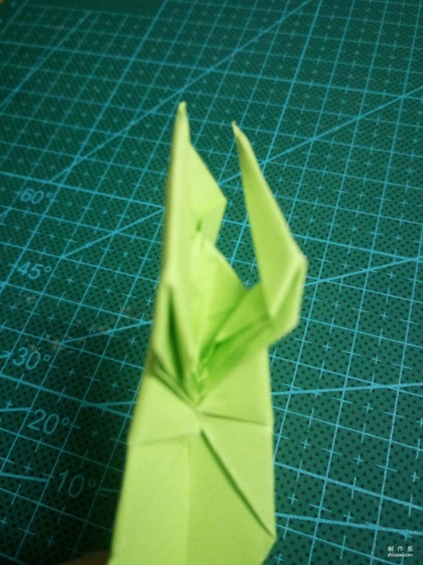 How to make origami of a super cute mantis