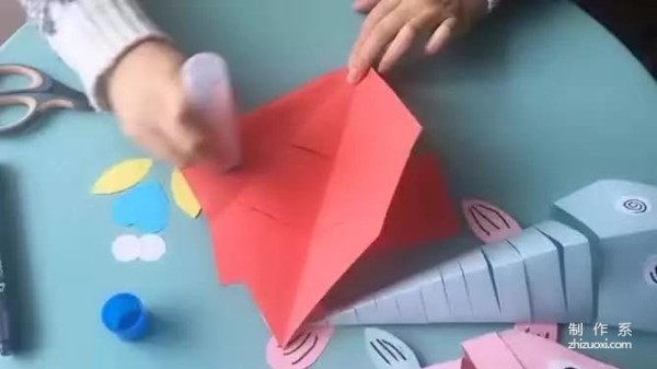 DIY handmade method for cute cardboard fish