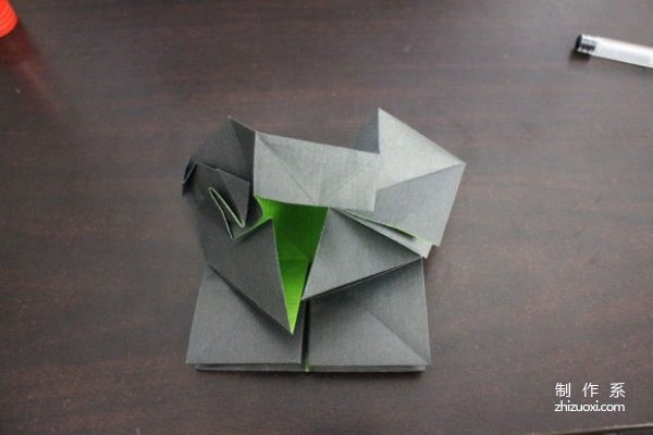 A very creative graphic tutorial on origami Nike logo