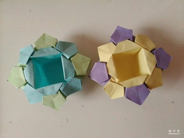 Very simple origami tutorial with beautiful blue paper flowers.