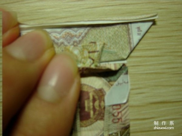 Illustrated tutorial for DIY handmade origami camera toys using RMB or US dollar banknotes