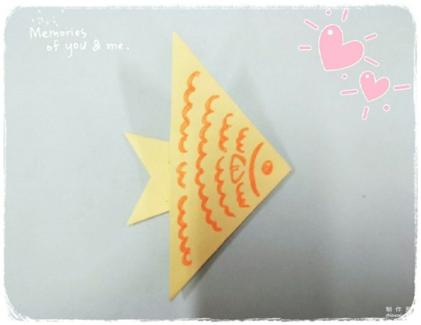 Illustrated tutorial for DIY origami fish