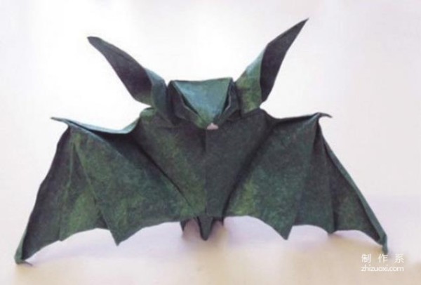 Illustration of origami method on how to fold a realistic bat