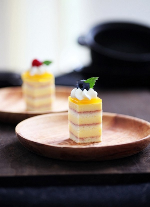 Sweet and sour baked cake, passion fruit mousse, passionate moment