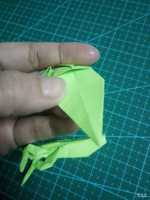 How to make origami of a super cute mantis