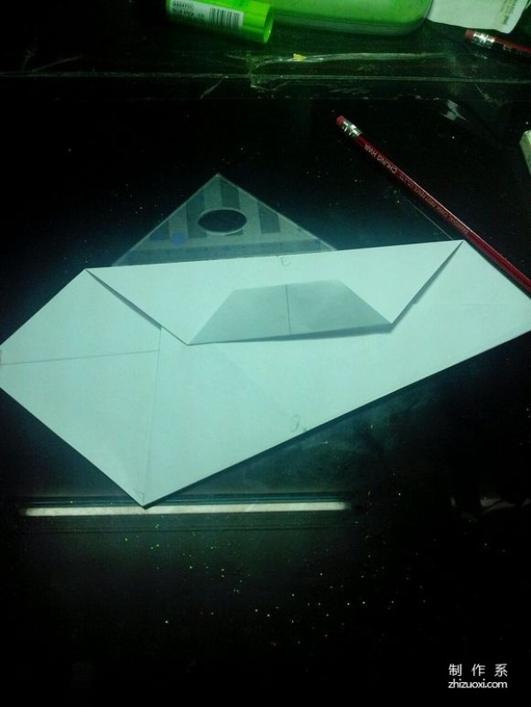 A real-life illustrated tutorial on how to make Aiswan paper box origami