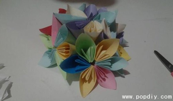 Creative origami DIY to make beautiful ball flowers