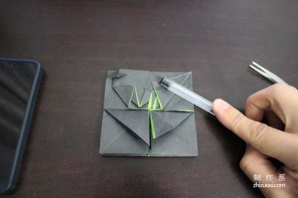 A very creative graphic tutorial on origami Nike logo