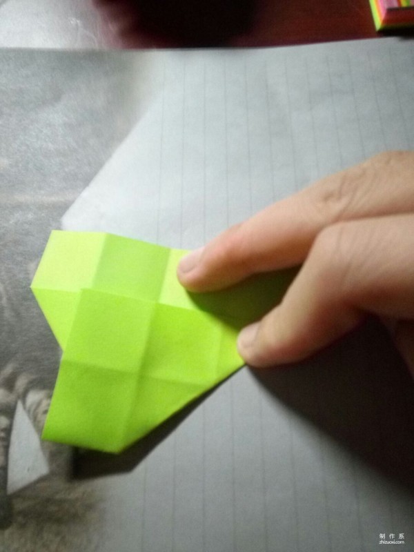 Illustrated tutorial on the handmade origami method of DIY fingertip paper flower balls