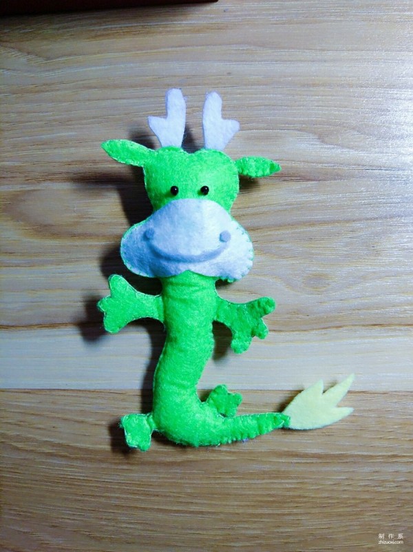 Handmade non-woven fabric handmade cute little dragon ornaments woven patchwork tutorial