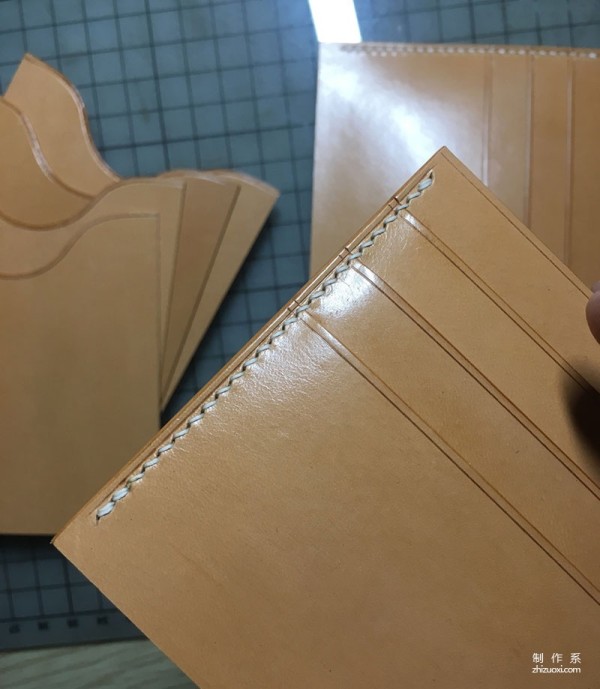 The production process of cordovan leather high bridge short clip wallet