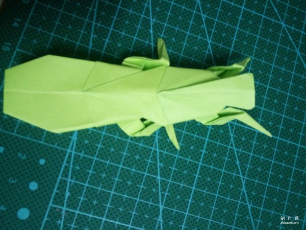 How to make origami of a super cute mantis