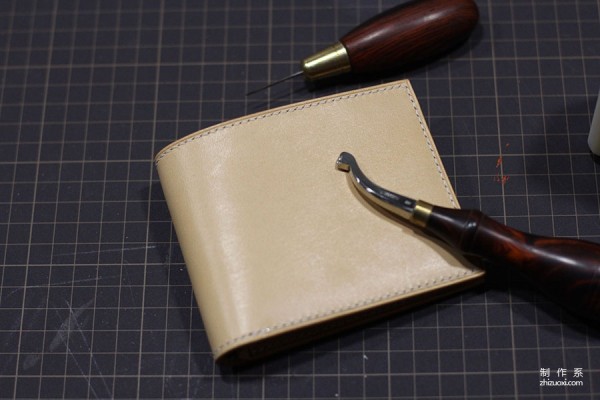 How to make an exquisite handmade leather wallet for him or her?