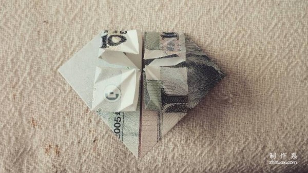 Creative origami paper money and heart, handmade tutorial on folding heart-shaped paper money