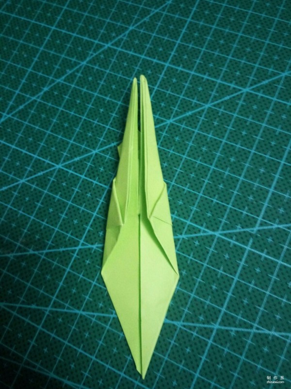 How to make origami of a super cute mantis