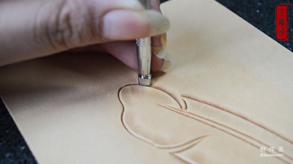 Leather carving tutorial, carving a feather