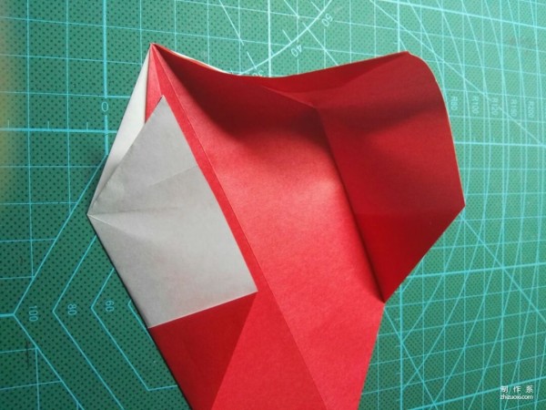 Illustrated tutorial on the origami method of the cute little fox