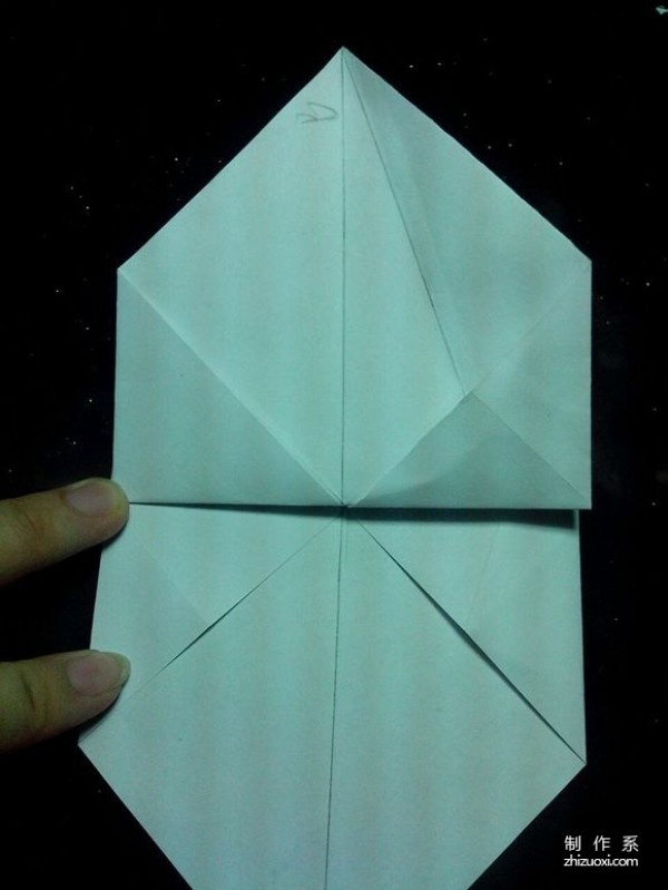 A real-life illustrated tutorial on how to make Aiswan paper box origami