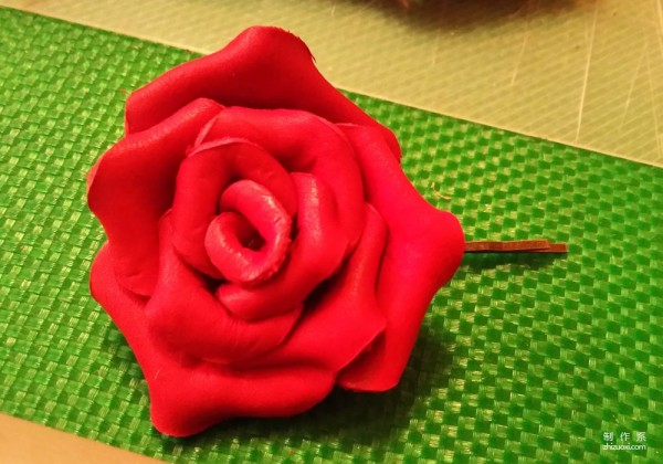 Teach you how to make a leather rose