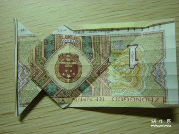 Illustrated tutorial for DIY handmade origami camera toys using RMB or US dollar banknotes