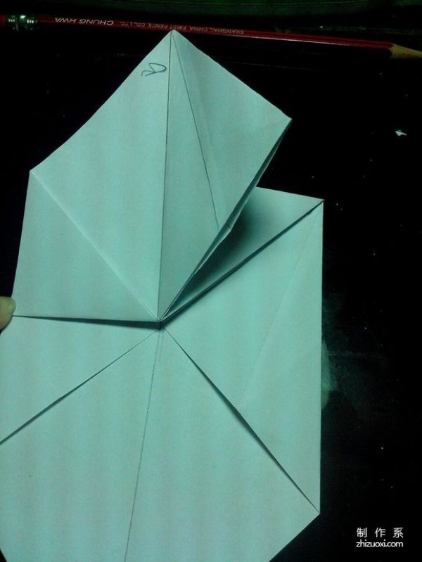 A real-life illustrated tutorial on how to make Aiswan paper box origami