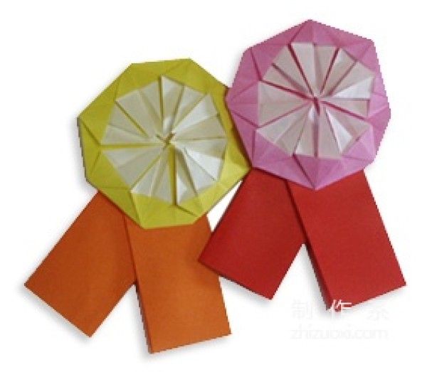 Illustrated tutorial on the manual origami method of medals