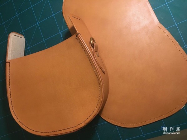 The production process of Hermès classic saddle bag