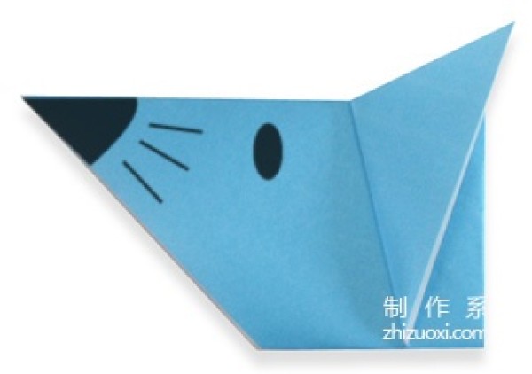 Step-by-step tutorial on how to make a simple origami mouse face for children