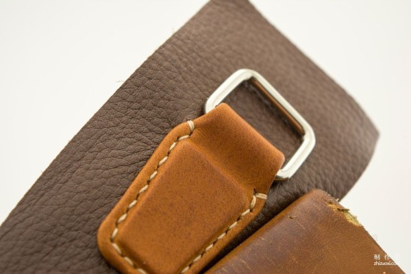 Details in the production process of handmade leather goods: processing of wrapping and binding