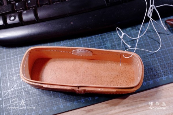 Koma sewing glasses case