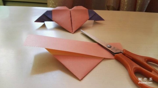 A handmade origami heart with wings - tutorial on how to make origami hearts