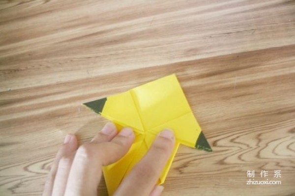 A picture-illustrated tutorial to teach you step-by-step origami Pikachu