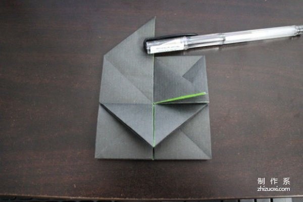 A very creative graphic tutorial on origami Nike logo