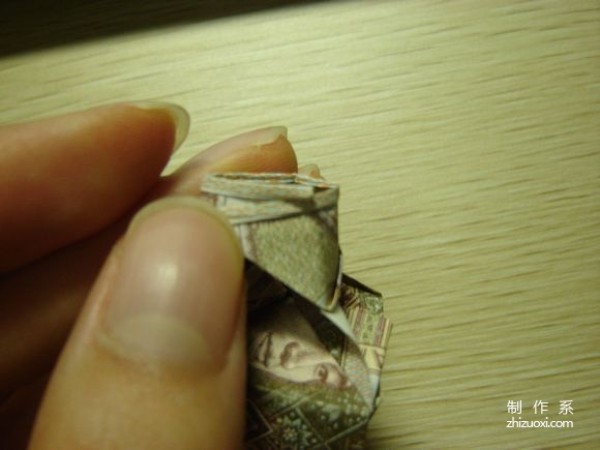 Illustrated tutorial for DIY handmade origami camera toys using RMB or US dollar banknotes