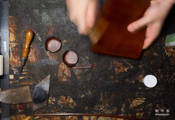 Making a cylindrical glasses case