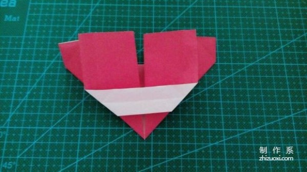 Illustrated tutorial on how to fold a confession love origami letters LOVE