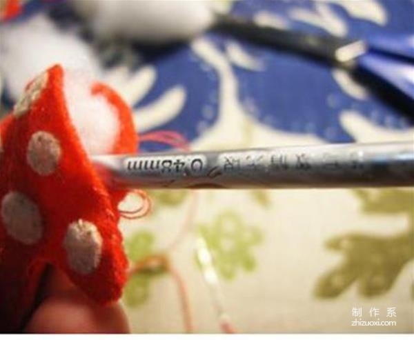 DIY fabric red mushroom pendant for mobile phones, handmade method for making small fabric mobile phone accessories