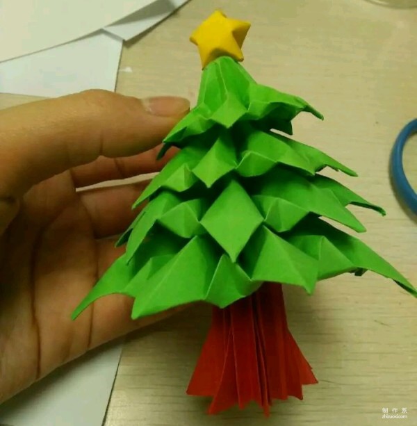 Tutorial on how to make origami 3D Christmas tree