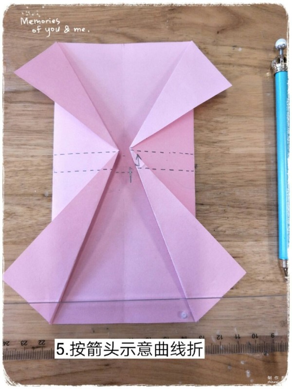 Illustrated tutorial on the origami method of Cinderella Princess Dress