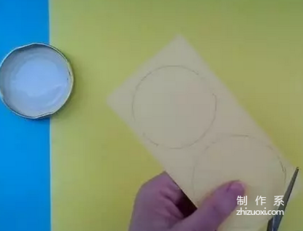 Simple DIY method for children to make butterfly patterns by hand