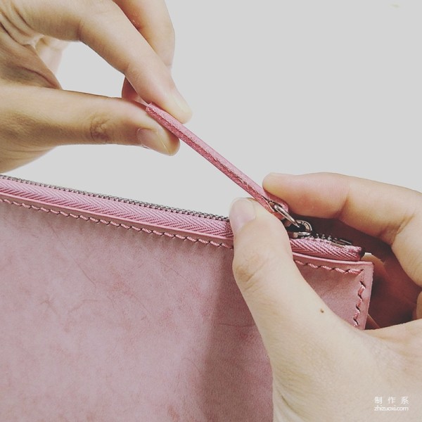 Make a magic zipper clutch