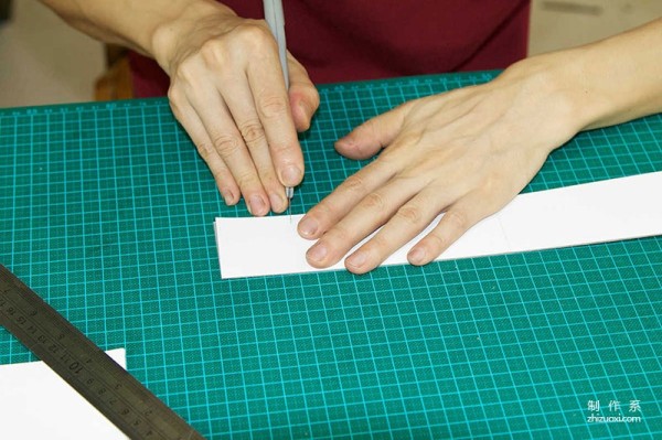 Basic production of paper patterns for handmade leather goods