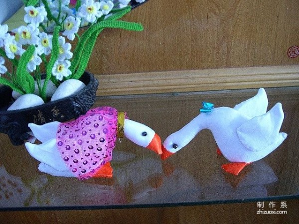 Fabric handmade quilting tutorial for making beautiful white swans