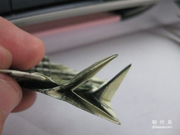 Detailed tutorial of dollar carp origami banknote real shot pictures