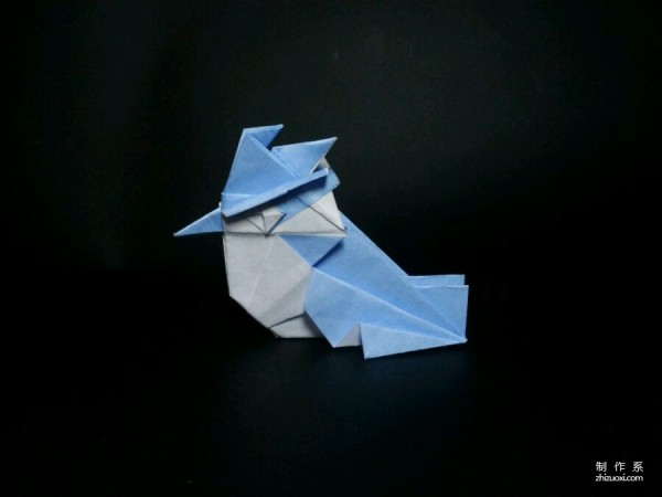 Origami method of folding a paper bird, real-life tutorial on origami of a small kingfisher