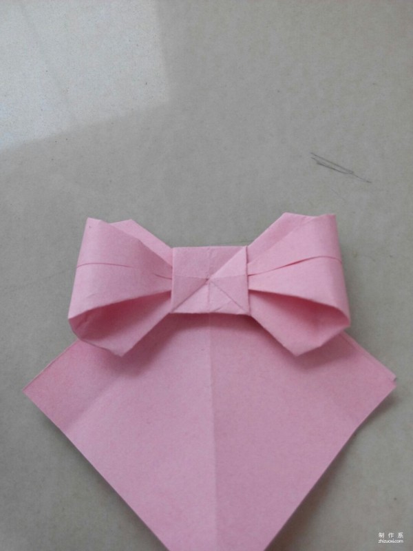 DIY origami illustrated tutorial for simple paper bows