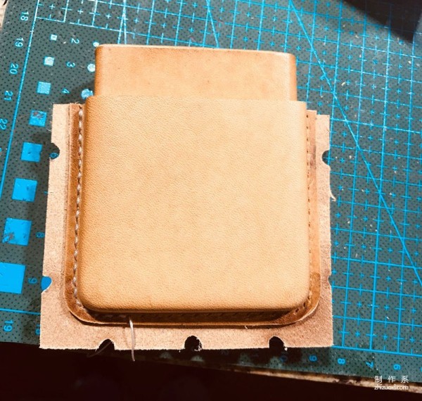 Using Acrylic Molds to Make Leather Cigarette Cases